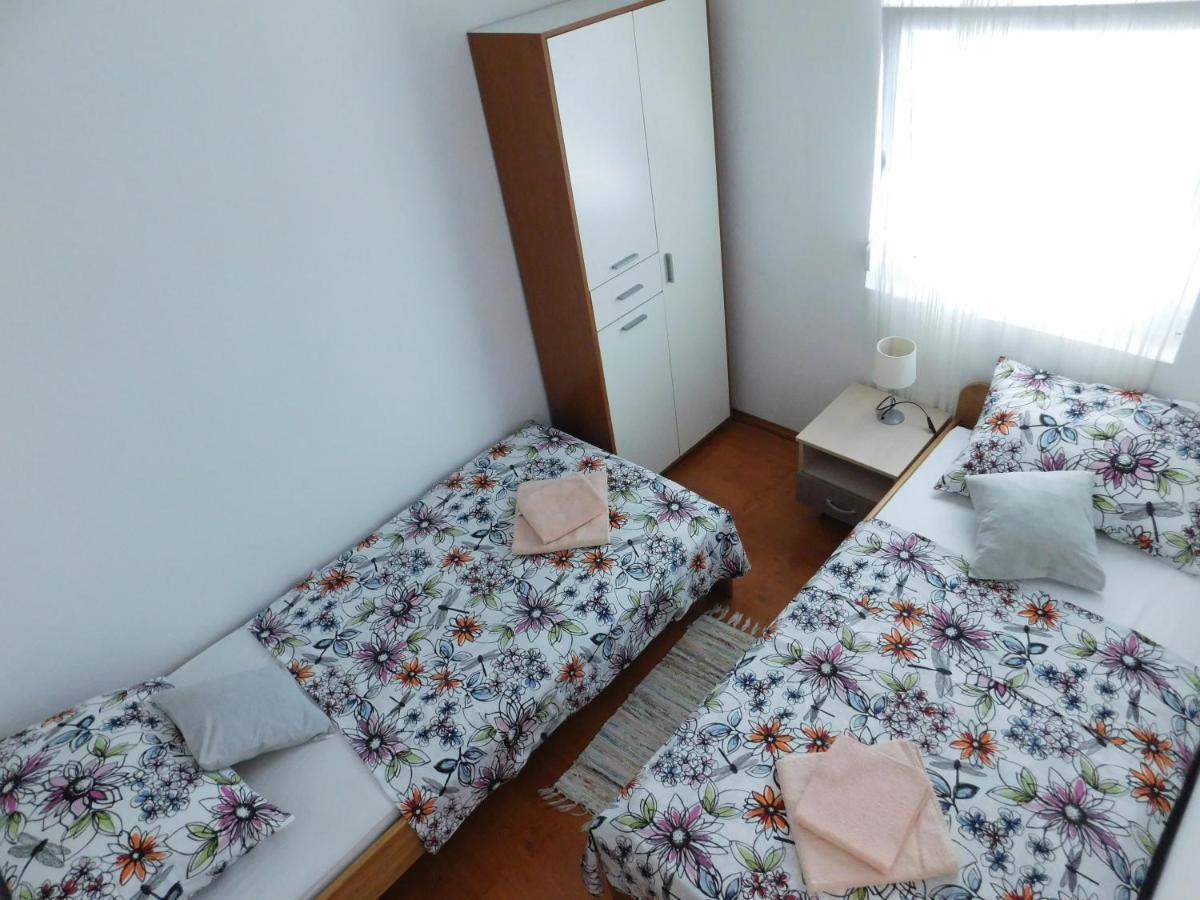 Apartmani Ruza Košljun Buitenkant foto