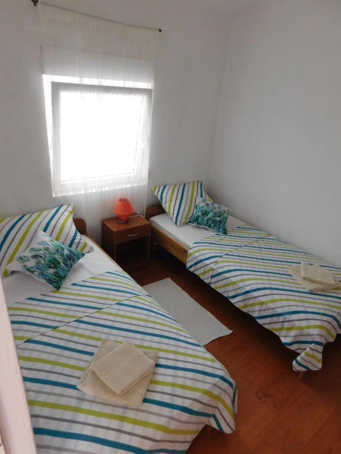 Apartmani Ruza Košljun Buitenkant foto
