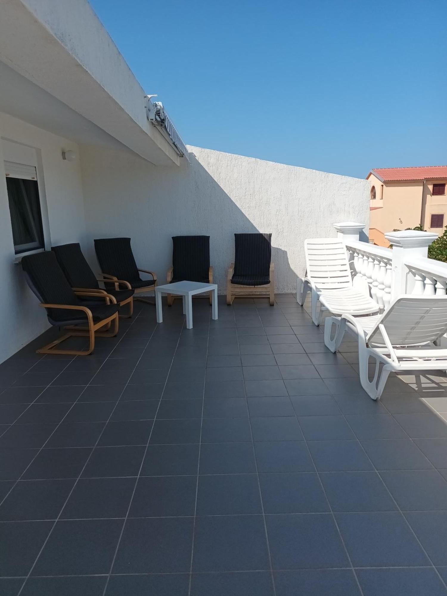 Apartmani Ruza Košljun Buitenkant foto
