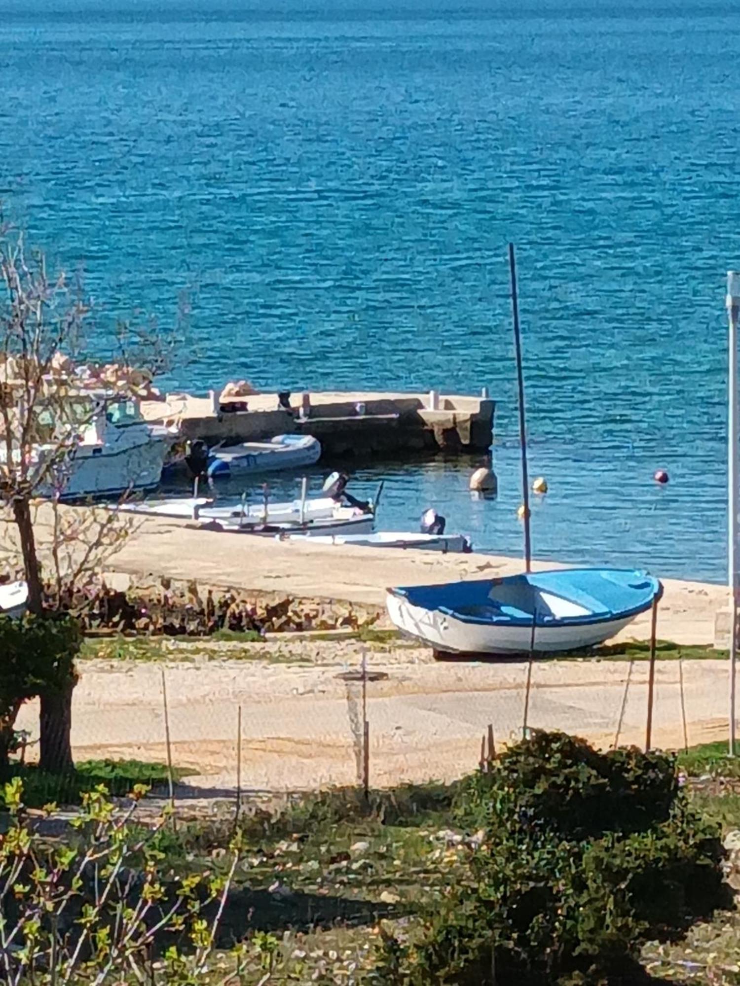 Apartmani Ruza Košljun Buitenkant foto